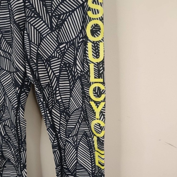 Lululemon x Soulcycle Leggings Black White Leaf Cropped Roll Down - Picture 5 of 9